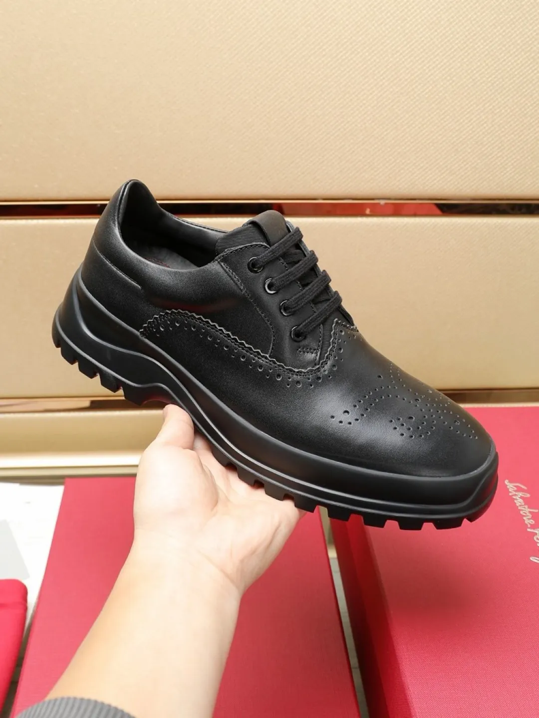 Factory P680💰🔥《Ferragamo》👏Latest•High-end top brand luxury~purchasing agent, top~quality. New fashionable business men's shoes 🔜The uppers are made of original first-layer open-edge beaded cowhide➕cowhide·lining, with fine workmanship. The original stylish and soft combination wear-resistant and non-slip outsole is light and comfortable on the feet. The real thing looks better in real photos. Number of yards: 38--44 (45 and 46 can be customized)